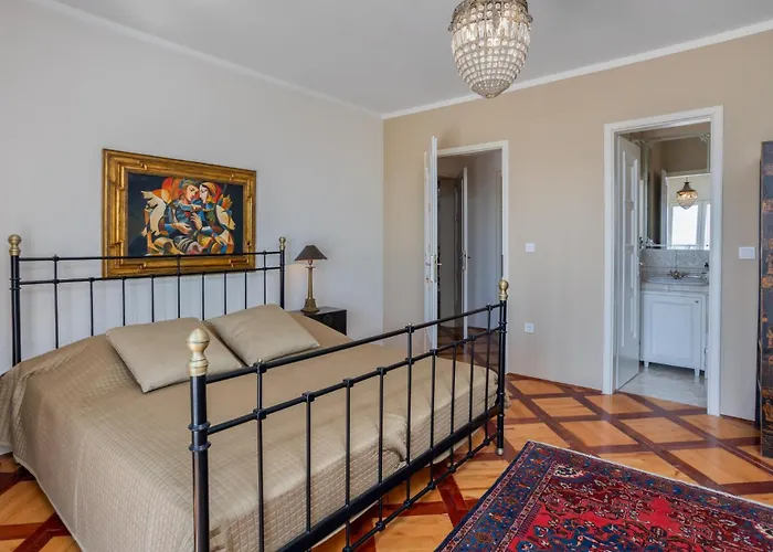 6 Bedroom Lovely In Rab *
