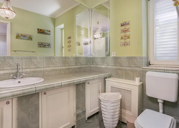 6 Bedroom Lovely In Rab Palit