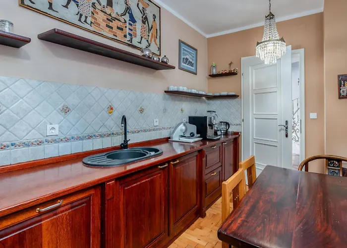 6 Bedroom Lovely In Rab *