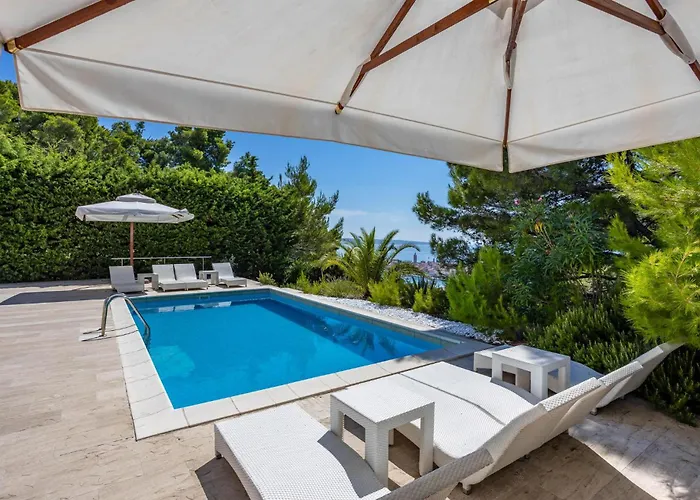 6 Bedroom Lovely In Rab Casa de Férias *