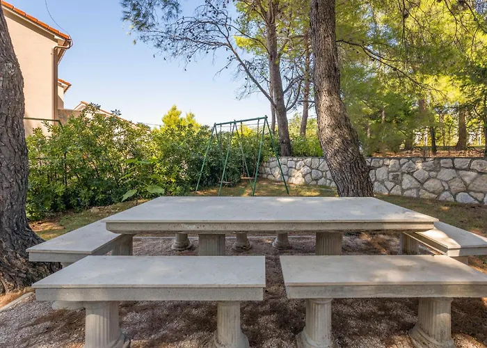 6 Bedroom Lovely In Rab Palit