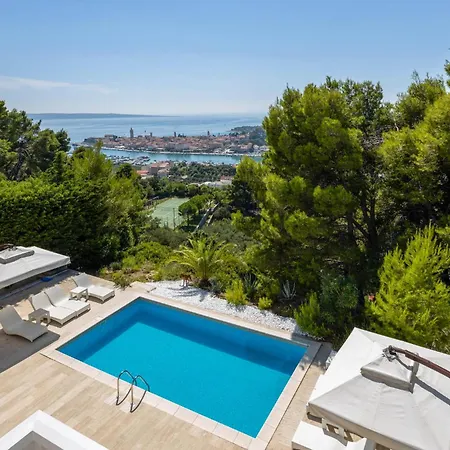 6 Bedroom Lovely In Rab Tatil Evi