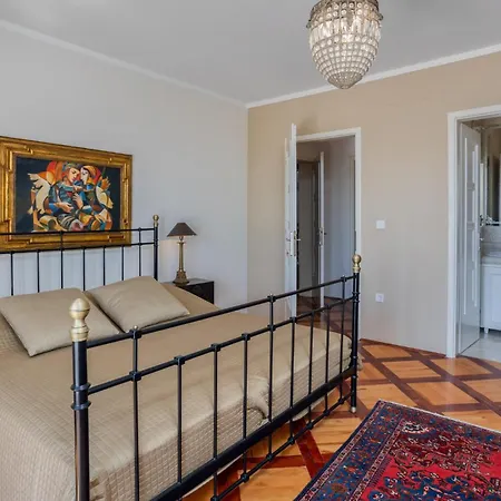 6 Bedroom Lovely In Rab *