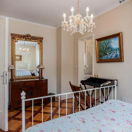 6 Bedroom Lovely In Rab