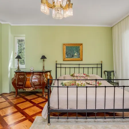 Tatil Evi 6 Bedroom Lovely In Rab