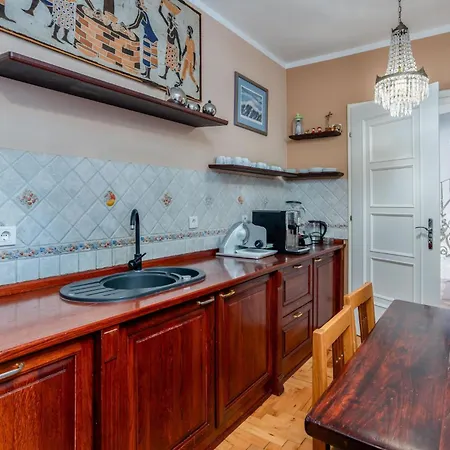 6 Bedroom Lovely In Rab *