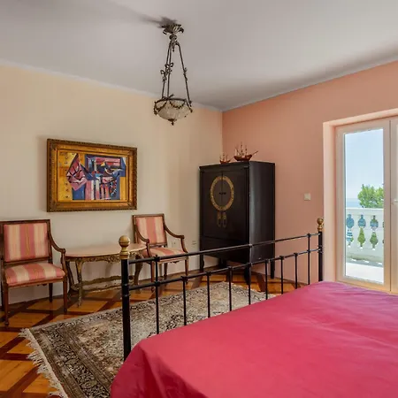 6 Bedroom Lovely In Rab New Translation