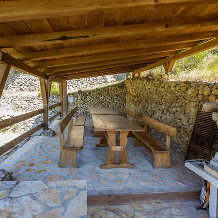 Tatil Evi 6 Bedroom Lovely In Rab *