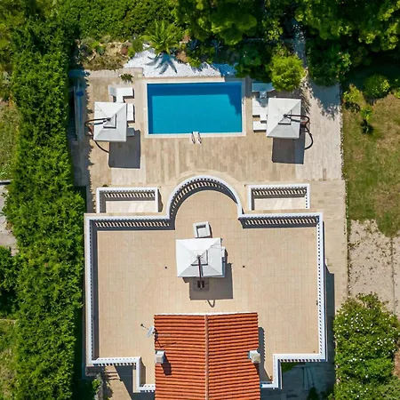 Tatil Evi 6 Bedroom Lovely In Rab Palit