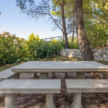 6 Bedroom Lovely In Rab Palit