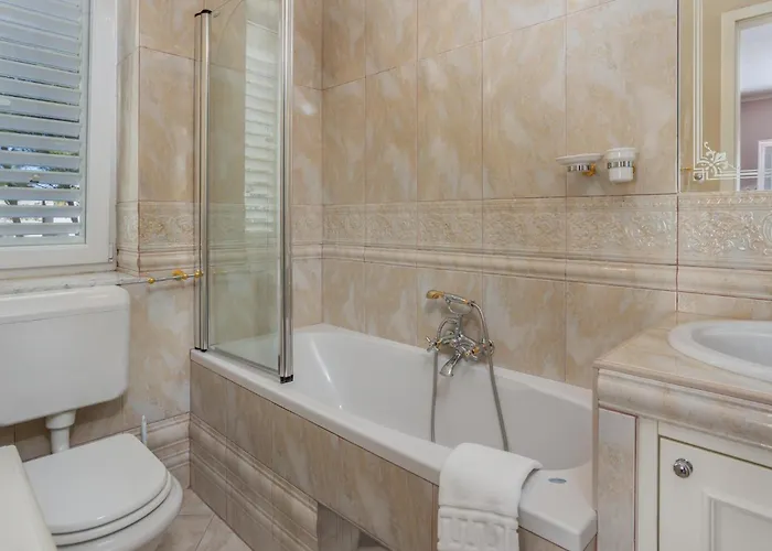 6 Bedroom Lovely In Rab Дом отдыха Palit