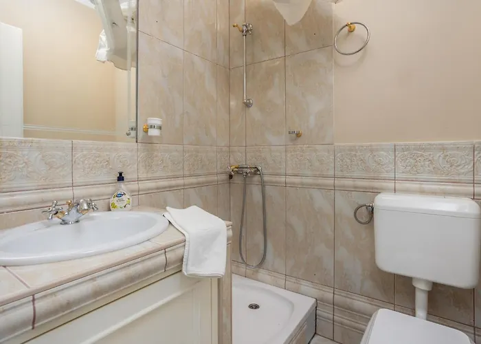 6 Bedroom Lovely In Rab Дом отдыха