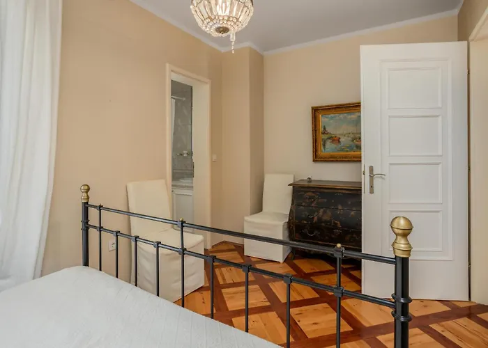 6 Bedroom Lovely In Rab *