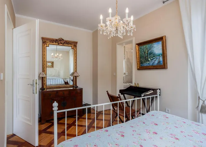 6 Bedroom Lovely In Rab